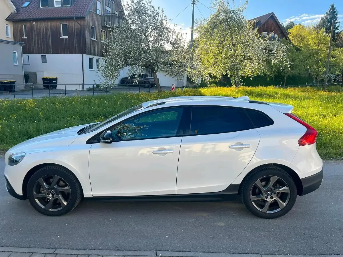Gebraucht Volvo V40 CC 150 PS (110 kW) 2015 Weiß Kombi