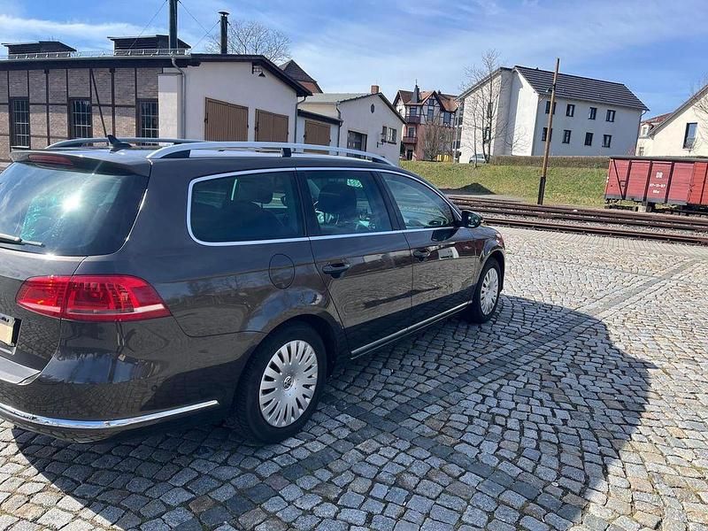 Gebraucht VW Passat Highline 140 PS (102 kW) 2014 Braun Kombi