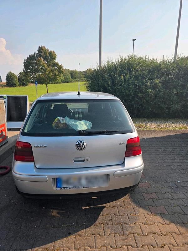Silber Gebraucht 2002 VW Golf IV Highline Limousine | 2.150 € (Guter Preis) - Bild 1/4