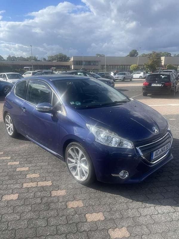 Blau Gebraucht 2013 Peugeot 208 Allure Kleinwagen | 3.450 € (Guter Preis) - Bild 1/4