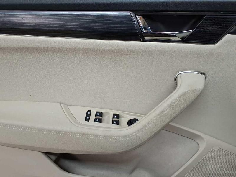 Gebraucht Skoda Superb Style 150 PS (110 kW) 2023 Blackmagic perleffekt Kombi