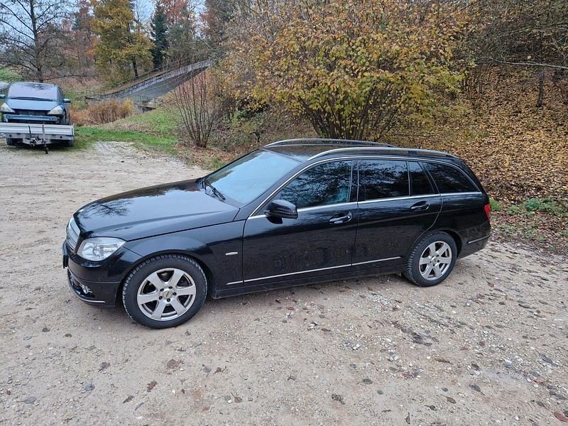 Schwarz Gebraucht 2009 Mercedes C200 Avantgarde Kombi | 4.499 € (Fairer Preis) - Bild 1/4