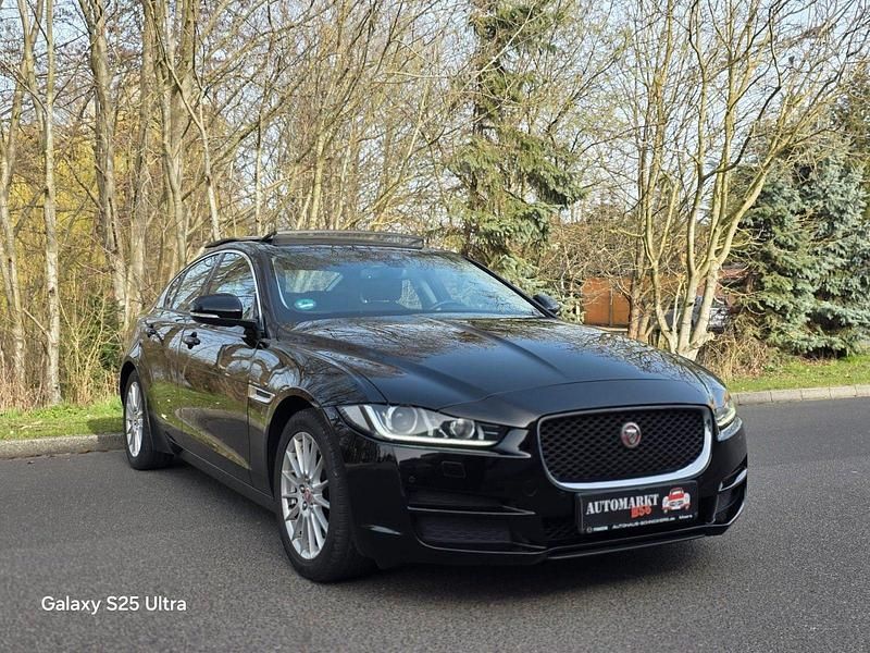 Używany Jaguar XE 163 KM (119 kW) 2015 Czarny Sedan/Limuzyna