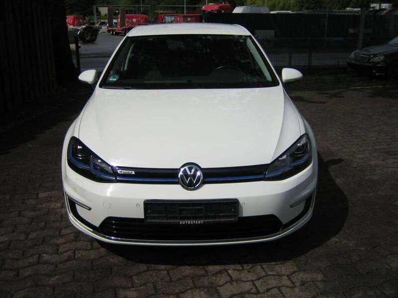 Pure white Gebraucht 2018 VW e-Golf Kleinwagen | 11.800 € (Fairer Preis) - Bild 1/2