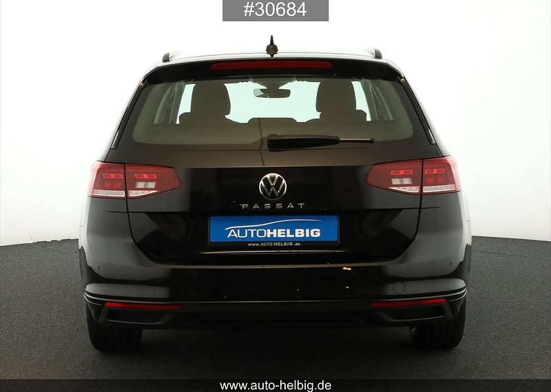 Gebraucht VW Passat 122 PS (89 kW) 2023 Schwarz Kombi