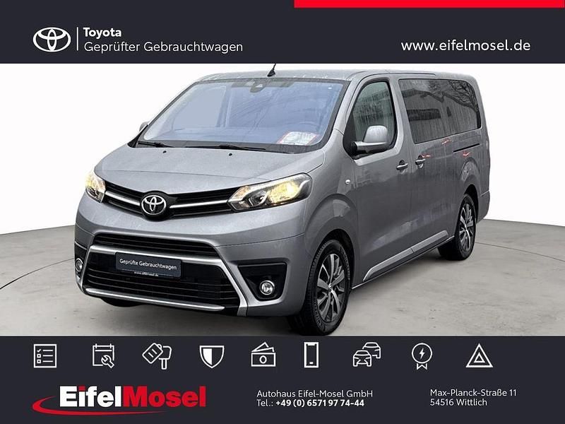 Bismutsilber metallic Gebraucht 2023 Toyota Proace Verso Comfort Kombi | 35.860 € (Fairer Preis) - Bild 1/4