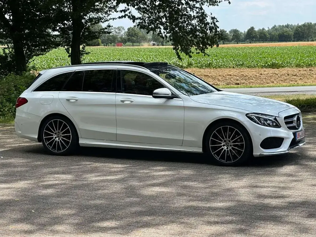 Gebraucht Mercedes C250 AMG line 204 PS (150 kW) 2016 Polarweiss  unilack Kombi