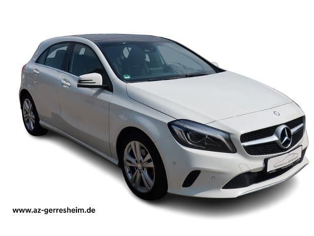 Weiss Gebraucht 2016 Mercedes A180 Urban Limousine | 16.793 € (Fairer Preis) - Bild 1/4