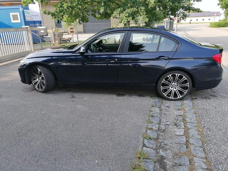 Gebraucht BMW 335 306 PS (225 kW) 2012 Blau Limousine