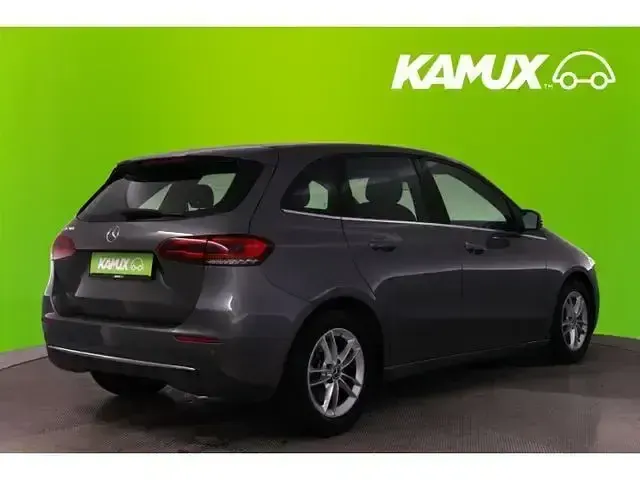 Gebraucht Mercedes B200 Style 163 PS (119 kW) 2019 Mountaingrau Kleinwagen
