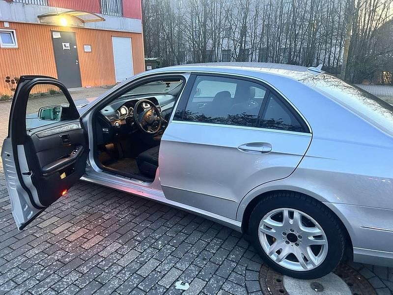 Gebraucht Mercedes E250 204 PS (150 kW) 2009 Limousine
