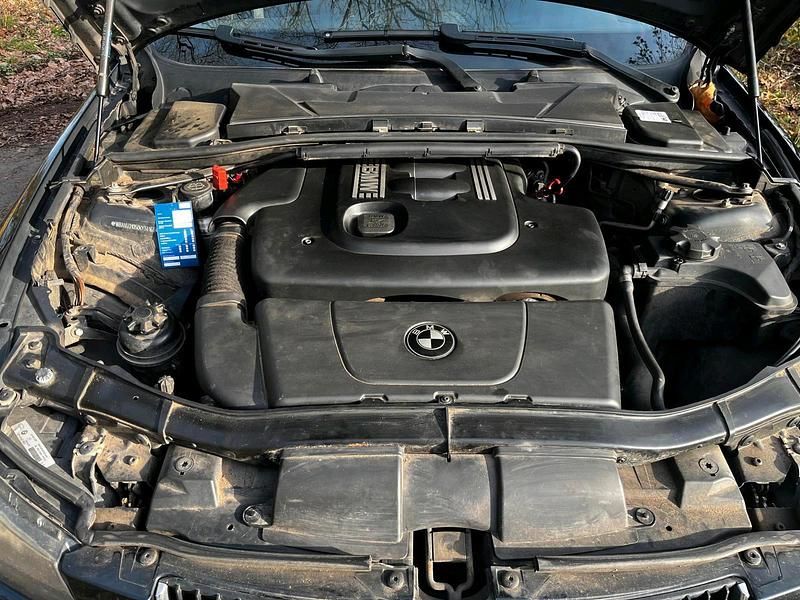 Gebraucht BMW 320 163 PS (119 kW) 2006 Schwarz Kombi
