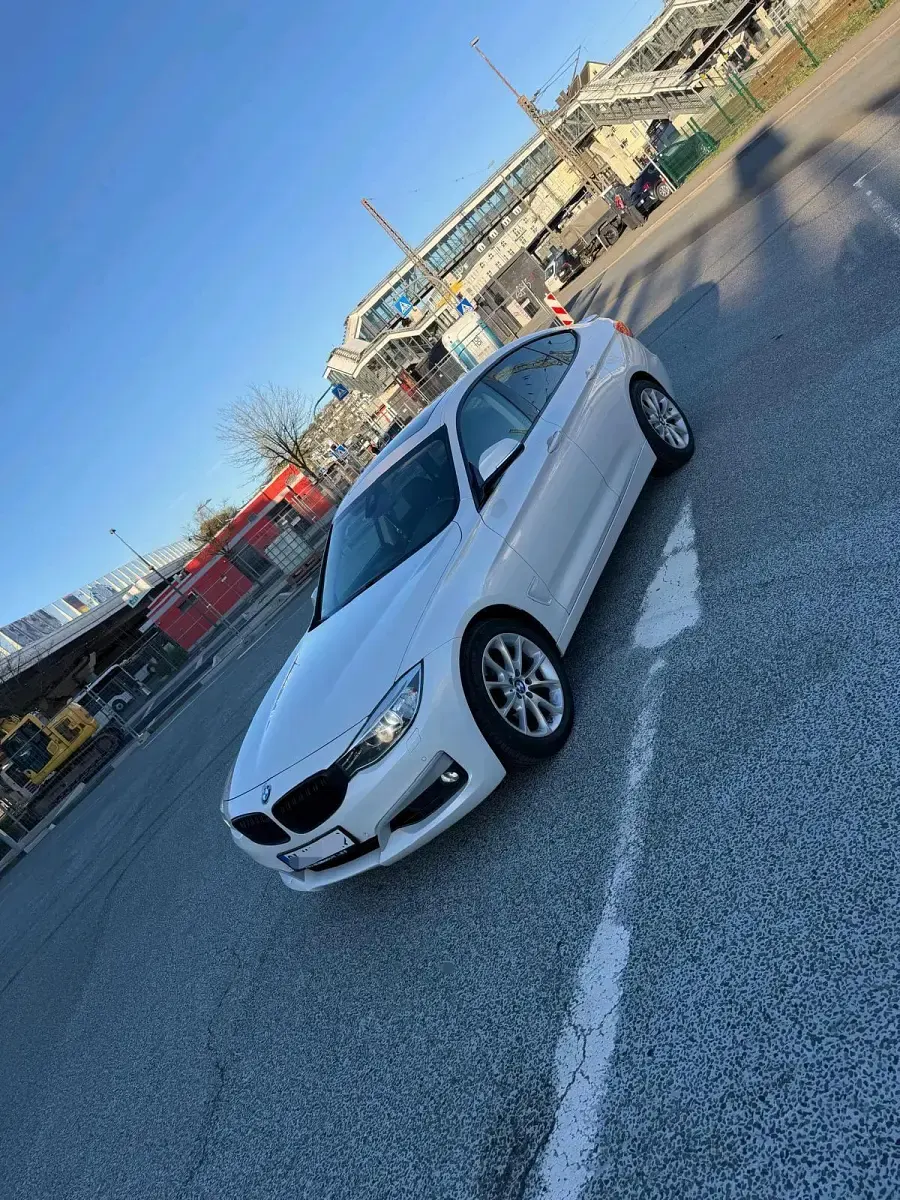 Second-hand BMW 330 258 CP (189 kW) 2014 Alb Berlinǎ
