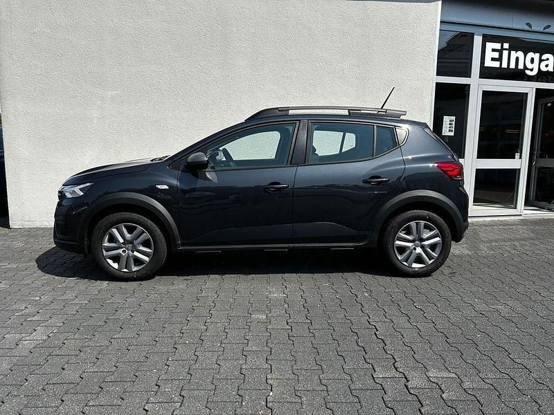 Gebraucht Dacia Sandero Expression 91 PS (66 kW) 2023 Grau grau "comete" Kleinwagen