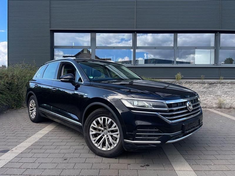 Schwarz Gebraucht 2018 VW Touareg Elegance SUV | 18.990 € - Bild 1/4