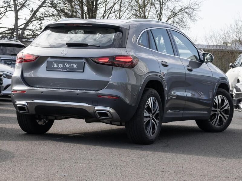 Gebraucht Mercedes GLA180 Progressive 116 PS (85 kW) 2023 Metalliclack mountaingrau SUV