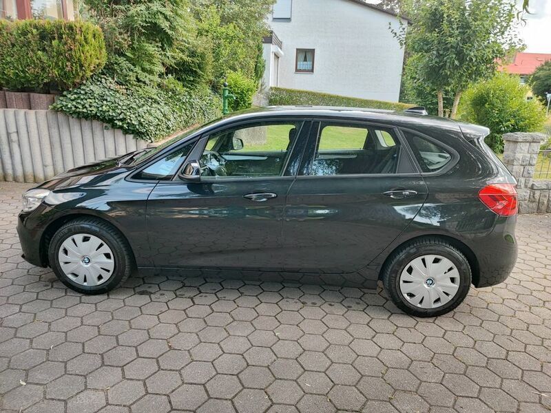 Schwarz Gebraucht 2015 BMW 218 Active Tourer Van / Kleinbus | 12.900 € (Fairer Preis) - Bild 1/4
