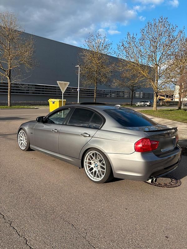 Gebraucht BMW 330 245 PS (180 kW) 2011 Grau Limousine