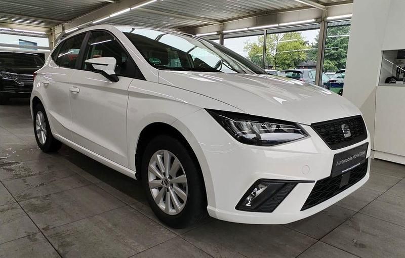 Weiß Gebraucht 2021 Seat Ibiza Reference Limousine | 10.990 € (Guter Preis) - Bild 1/4