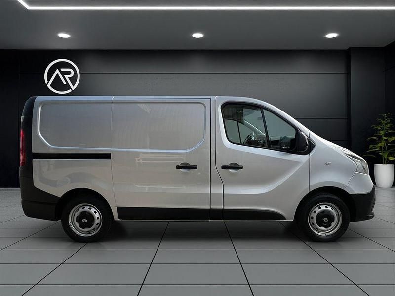 Gebraucht Renault Trafic 95 PS (69 kW) 2019 Silber Van / Kleinbus