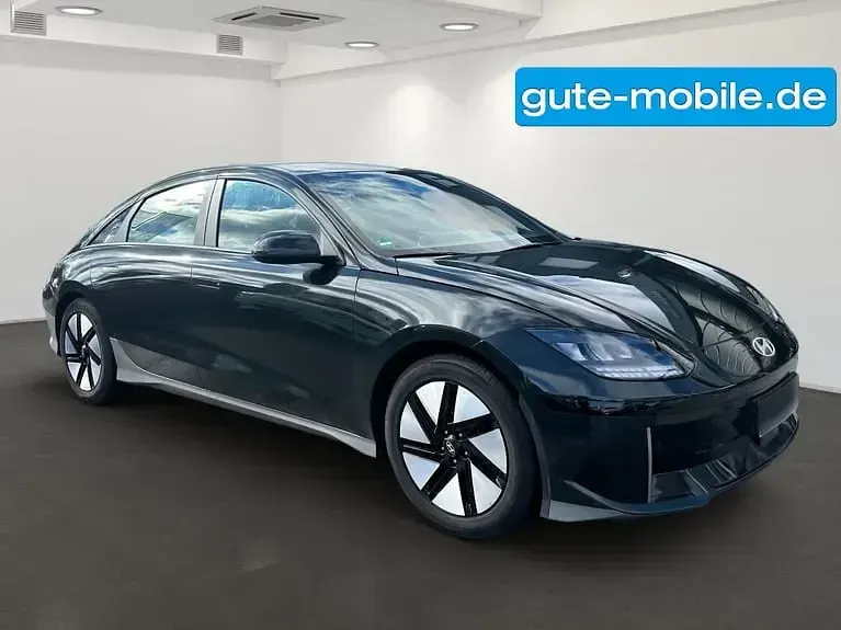 Gebraucht Hyundai Ioniq 6 Basis 111 kW (151 PS) 2023 Schwarz digital green pearl / mic Limousine