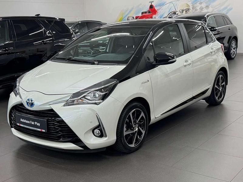 Weiß Gebraucht 2019 Toyota Yaris Hybrid Style Kleinwagen | 16.290 € (Fairer Preis) - Bild 1/4