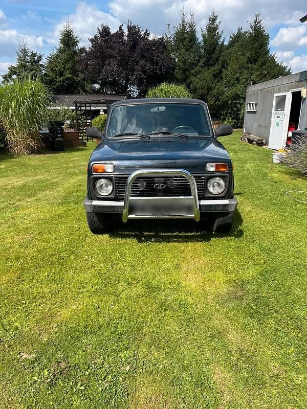 Grün Gebraucht 2014 Lada niva SUV | 4.600 € (Superpreis) - Bild 1/4