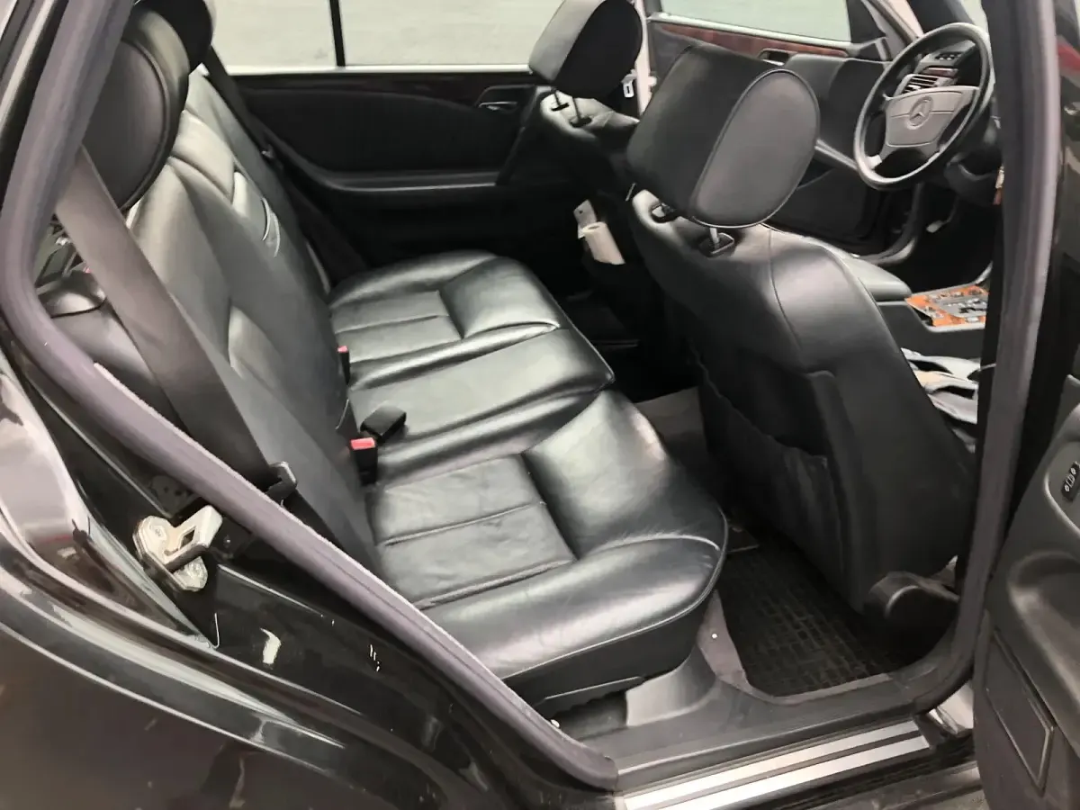 Gebraucht Mercedes E430 279 PS (205 kW) 1998 Schwarz Limousine