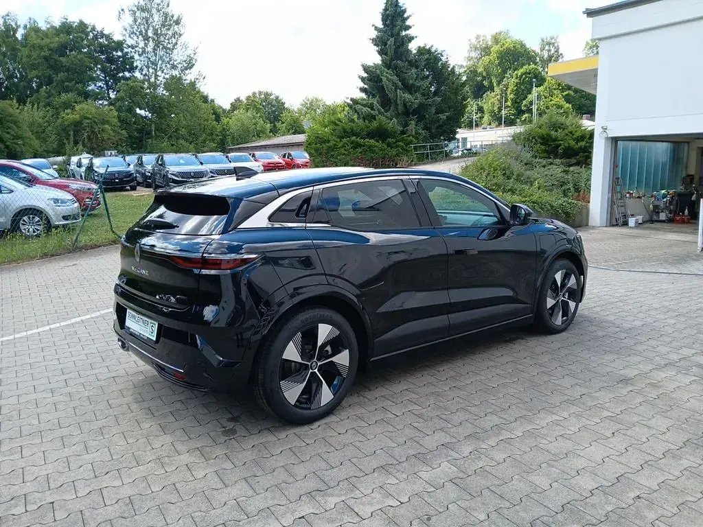 Neu Renault Megane E-Tech Komfort 160 kW (218 PS) 2026 Schwarz Limousine