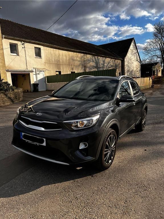 Grau Gebraucht 2020 Kia Stonic 2 SUV | 13.000 € (Fairer Preis) - Bild 1/4