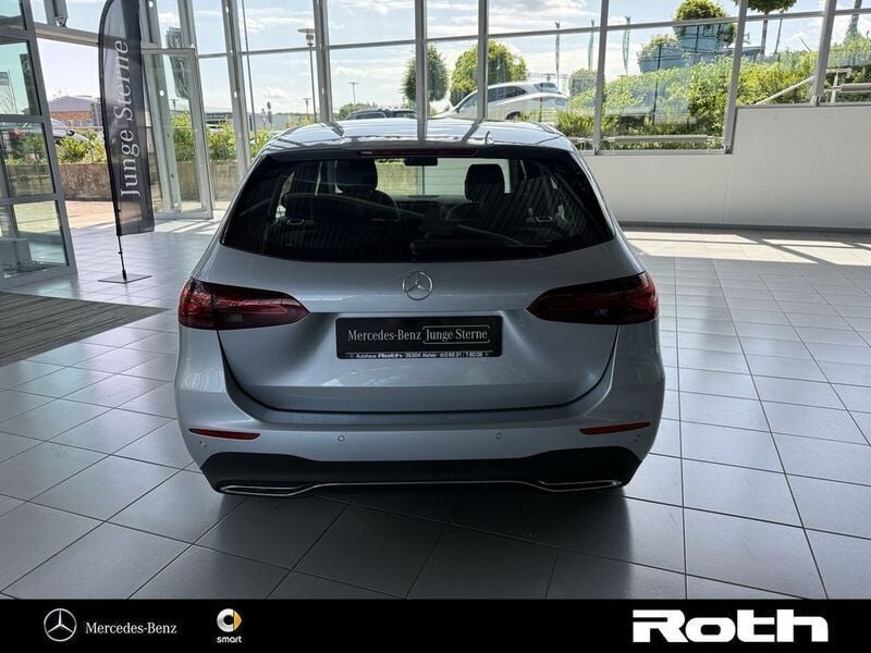 Gebraucht Mercedes B200 Progressive 150 PS (110 kW) 2024 Silber Van / Kleinbus