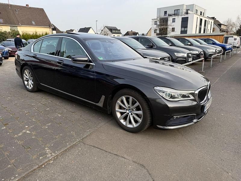 Gebraucht BMW 730 265 PS (194 kW) 2016 Grau Limousine