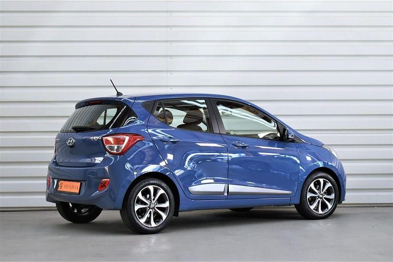 Gebraucht Hyundai i10 Edition+ 67 PS (49 kW) 2015 Blau Kleinwagen