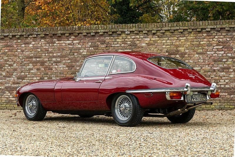 Begagnad Jaguar E-Type 265 HK (194 kW) 1969 Röd Sportkupé