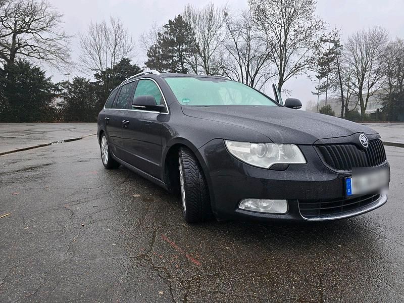 Gebraucht Skoda Superb 200 PS (147 kW) 2011 Schwarz Kombi