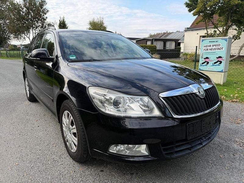 Schwarz Gebraucht 2010 Skoda Octavia Ambiente Kombi | 2.200 € (Fairer Preis) - Bild 1/4