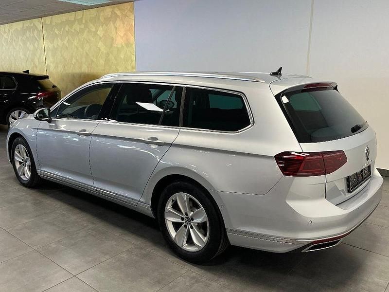 Usata VW Passat Elegance 200 CV (147 kW) 2023 Argento Station wagon