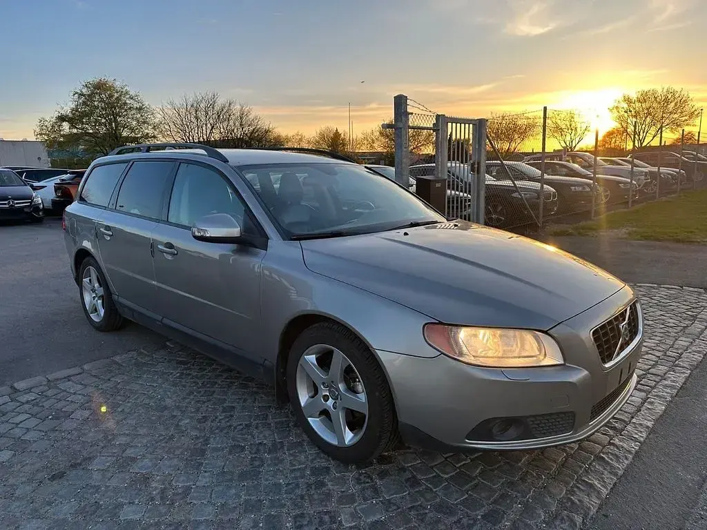 Gebraucht Volvo V70 Basis 145 PS (106 kW) 2008 Braun Kombi
