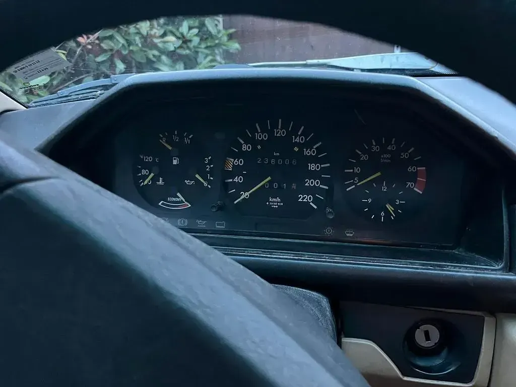 Gebraucht Mercedes 230 184 PS (135 kW) 1985 Grün Limousine