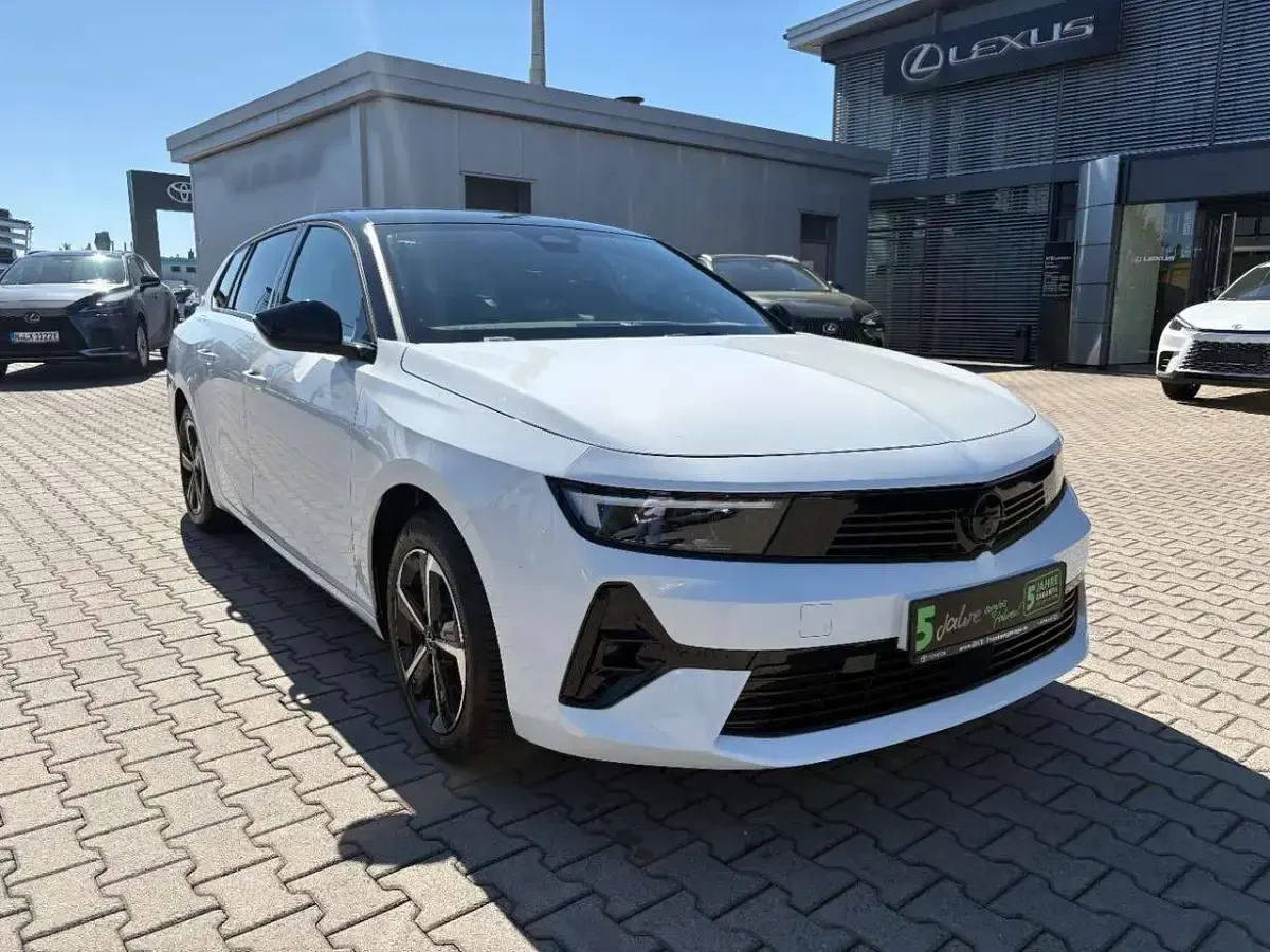 Gebraucht Opel Astra 131 PS (96 kW) 2025 Weiß metallic Kleinwagen