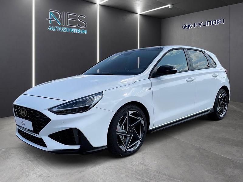Atlas white Neu 2025 Hyundai i30 Limousine | 31.560 € (Teuer) - Bild 1/4