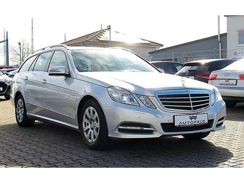 Gebraucht Mercedes E200 184 PS (135 kW) 2011 Silber (metallic) Kombi