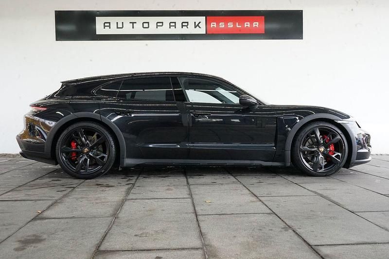 Schwarz Gebraucht 2022 Porsche Taycan 4S Cross Turismo Limousine | 66.880 € (Fairer Preis) - Bild 1/4
