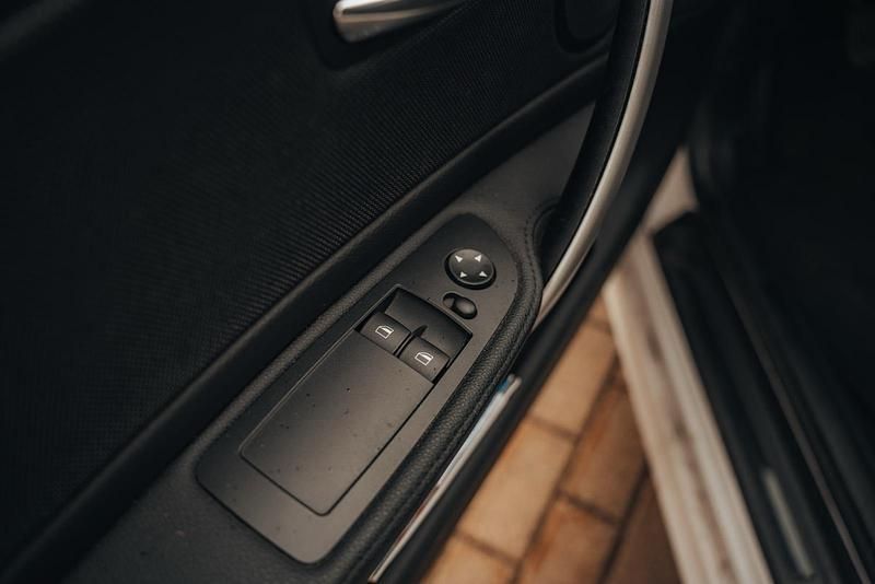 Gebraucht BMW 116 122 PS (89 kW) 2012 Weiß Kleinwagen