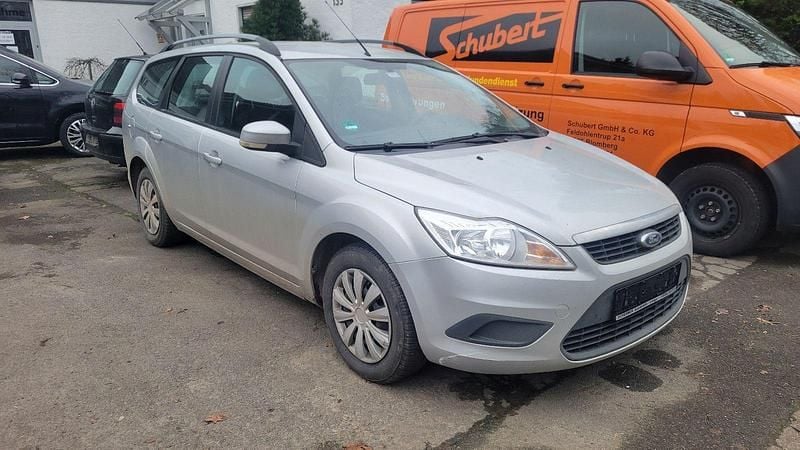 Silber Gebraucht 2010 Ford Focus Ghia Kombi | 1.680 € (Superpreis) - Bild 1/4