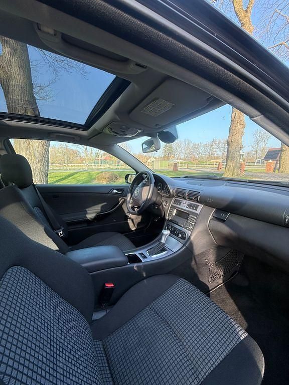 Gebraucht Mercedes C200 122 PS (89 kW) 2007 Blau Coupé