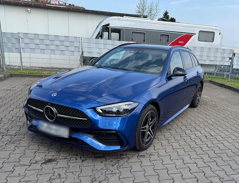 Blau Gebraucht 2023 Mercedes C300e AMG line Kombi | 41.000 € (Etwas zu teuer) - Bild 1/4