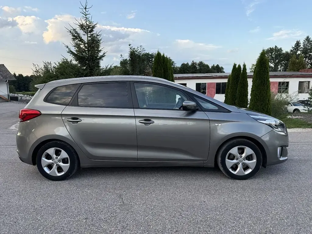 Gebraucht Kia Carens Vision 136 PS (100 kW) 2013 Silber Van / Kleinbus