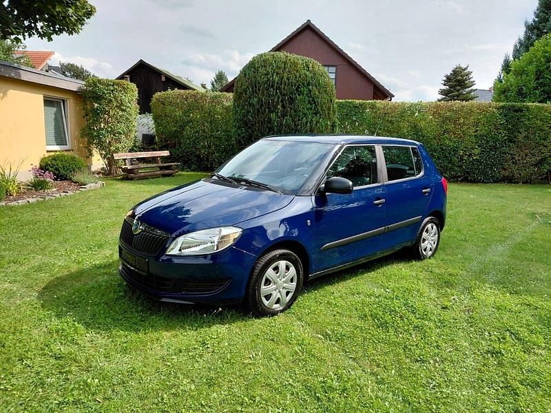 Blau Gebraucht 2012 Skoda Fabia Active Kleinwagen | 3.800 € (Fairer Preis) - Bild 1/4