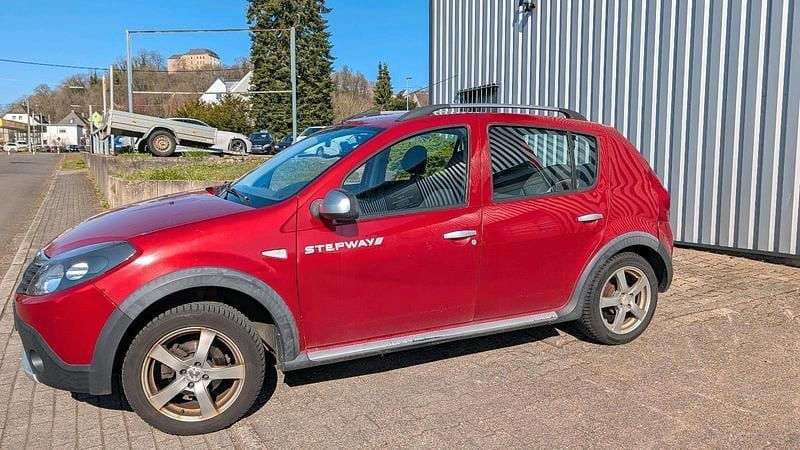 Gebraucht Dacia Sandero 85 PS (62 kW) 2011 Rot Limousine